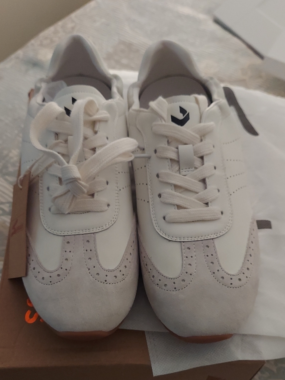 Women's Low-Profile Sneakers in White and Light Gray Leather